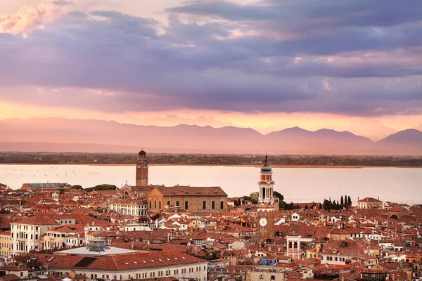 Venecia Ciudad Con Mestre Dolomiti Montañas Fondo Atardecer —  Fotos de Stock