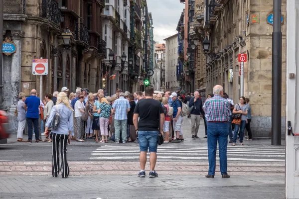 Bilbao, İspanya, 1 Ekim 2019. Büyük Turist Grubu Standi