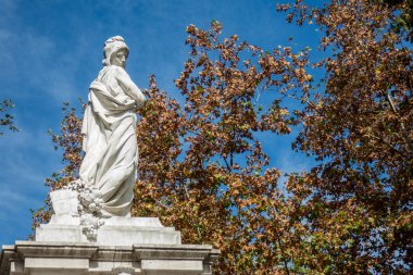 Madrid, İspanya, 7 Ekim 2019. De El Retiro parkındaki Küba Cumhuriyeti anıtının görüntüsü, Madrid, İspanya.
