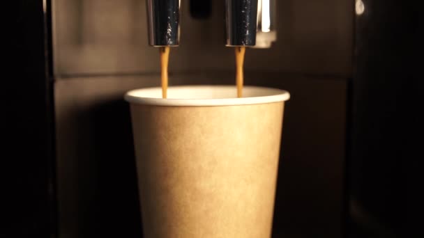 Automatisk Kaffemaskin Förbereder Espresso Engångskopp — Stockvideo