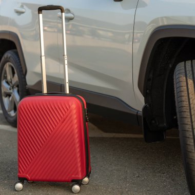 Araba kirala, havaalanına transfer ol, bir araç kirala.