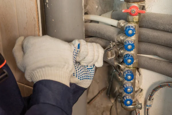 Loodgieter Schroeven Sanitair Close Reparatie Installatie Van Verwarmingssystemen — Stockfoto