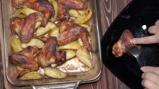 Hand Placing Plate Fried Chicken Wings Baked Potatoes Top Cooking — Stock Video