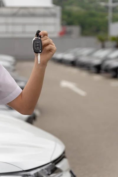 Concepto Compra Venta Automóviles Alquilar Vehículo Salón Del Automóvil Concesionario — Foto de Stock