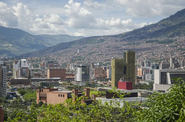 Medellin 'in kentsel panoramik manzarası
