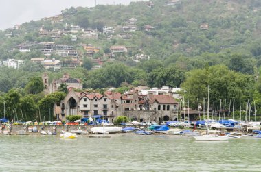 Valle de Bravo Gölü kıyısı, Meksika