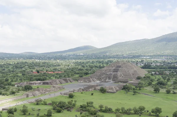 Ay Piramidi, Piramit de la Luna ve Ölüler Bulvarı, Calzada de los Muertos, Teotihuacan, Meksika