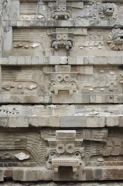 Templo da Serpente de Penas, Quetzalcoatl, em Teotihuacan, México — Fotografia de Stock