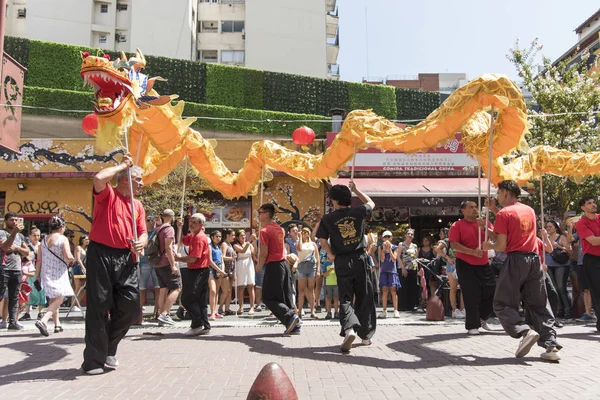 Danse du dragon en 2020 Festival du Nouvel An chinois — Photo