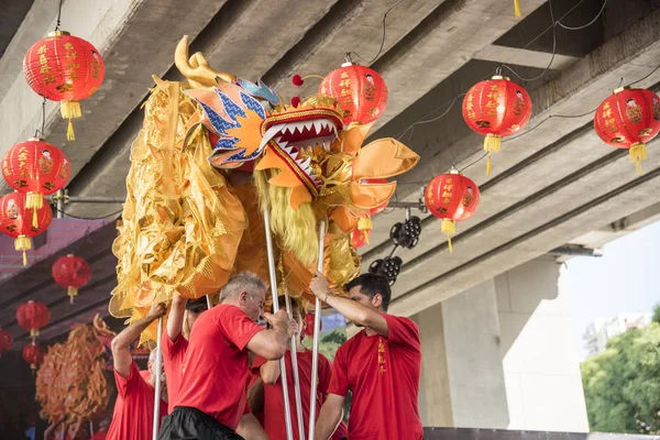 Danse du dragon, en 2020 Célébrations du Nouvel An chinois — Photo
