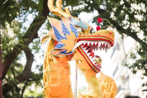Dragon chinois doré en 2020 Célébrations du Nouvel An chinois — Photo