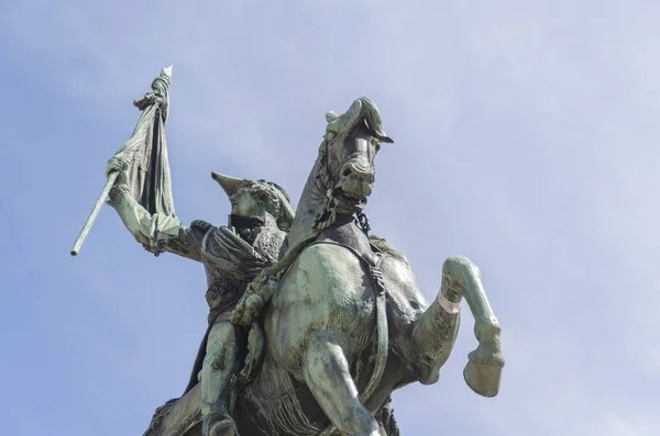 Generál Manuel Belgrano, bronzová jezdecká památka na náměstí Plaza de Mayo — Stock fotografie