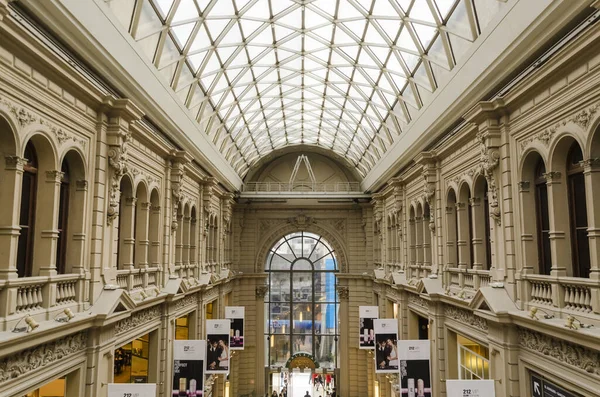 Interior de Galerías Pacífico, un exclusivo centro comercial — Foto de Stock