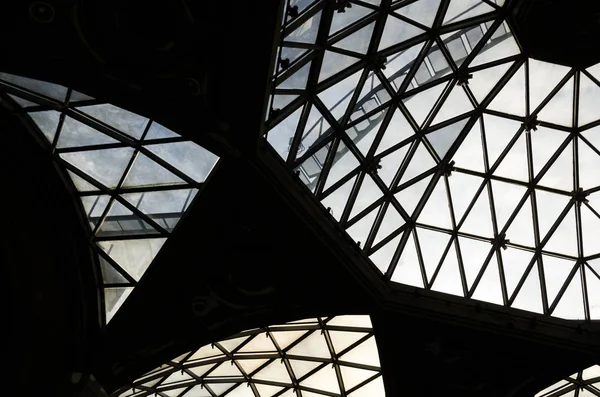 Verglaste Kuppel der pazifischen Galerien im Sektor des Kulturzentrums Borges. — Stockfoto