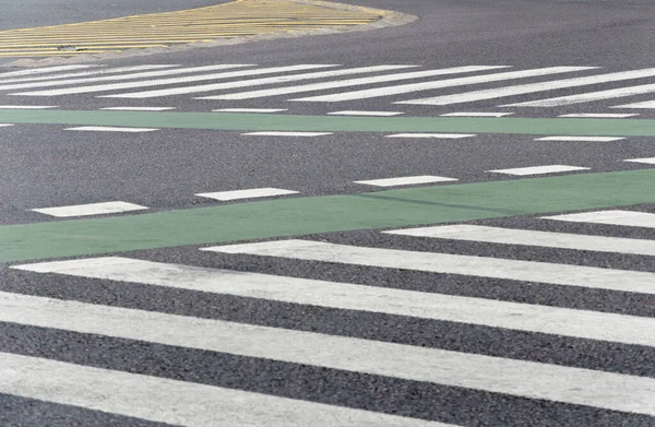 Crosswalks and other traffic lines on the street surface — Stock Photo, Image