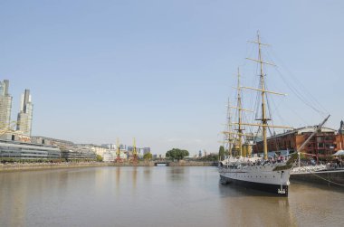 Puerto Madero, Buenos Aires, Arjantin ve Başkan Sarmiento.
