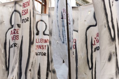Caba, Buenos Aires / Arjantin; 24 Mart 2017: Ulusal Gerçek ve Adalet Anma Günü; siluetler, Arjantin 'deki son diktatörlük döneminde ortadan kayboldu.
