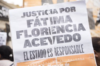 Caba, Buenos Aires / Arjantin; 9 Mart 2020: Uluslararası Kadınlar Günü. Eski ortağı tarafından öldürülen Fatima Florencia Acevedo için adalet isteyen bir poster. Sorumlusu devlet..