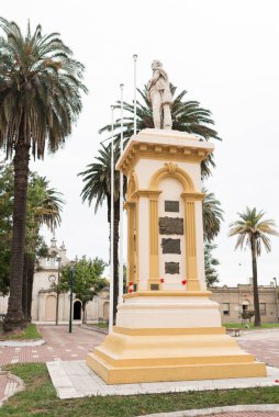Carmelo, Colonia / Uruguay; 27 Aralık 2018: Artigas Meydanı 'nda Jose Gervasio Artigas' ın heykeli