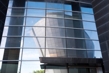 Montevideo / Uruguay, 28 Aralık 2018: Telekomünikasyon Kulesi Kültür Kompleksi veya Antel Kulesi, modern yansıtıcı mimari