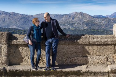 Emekli çift boş zamanın tadını çıkarıyor.