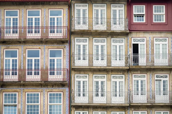 Picturesque houses in Porto — Stock Photo, Image