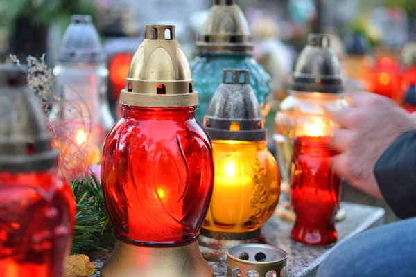 Candles on grave — Stock Photo, Image