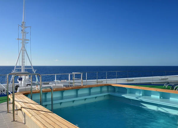 Cruise ship pool — Stock Photo, Image