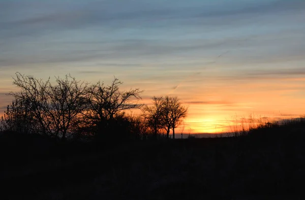 Zachód słońca nad łąkami — Zdjęcie stockowe
