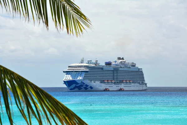 Vue panoramique sur l'océan sur un bateau de croisière — Photo