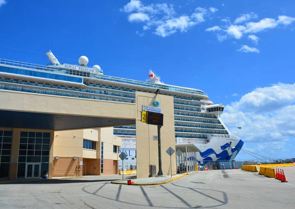 Royal Princess ship in Fort Lauderdale — Stock Photo, Image