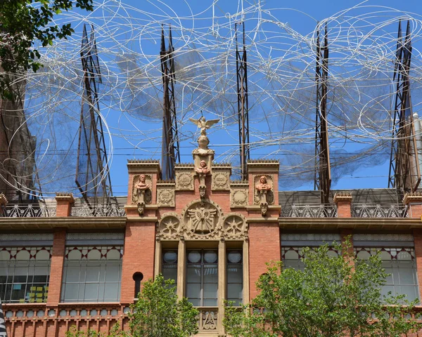 Скульптура Антония Таписа в Барселоне — стоковое фото