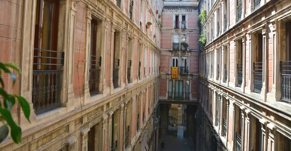 Altes gebäude in barcelona — Stockfoto