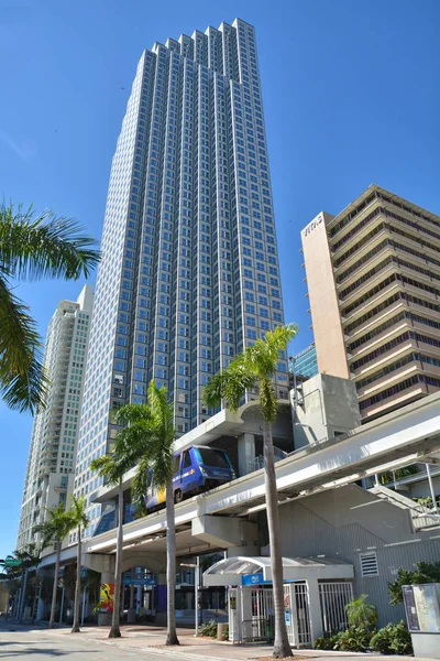 Metromover train in Downtown Miami — Stock Photo, Image