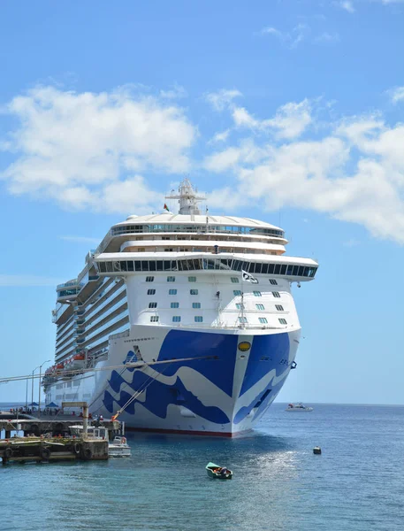 Royal Princess ship in Dominica, Caribbean — Stock Photo, Image