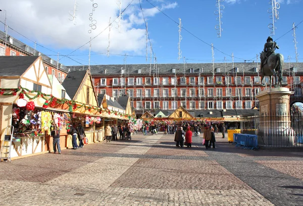 Weihnachtsmarktstände auf dem Platz Mayor in Madrid Spanien. — Stockfoto