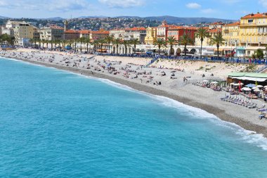 Nice, Fransa - 28 Nisan 2019: Fransız Riviera Cote d 'Azur, Provence, Fransa. Deniz manzaralı kıyı şeridi.