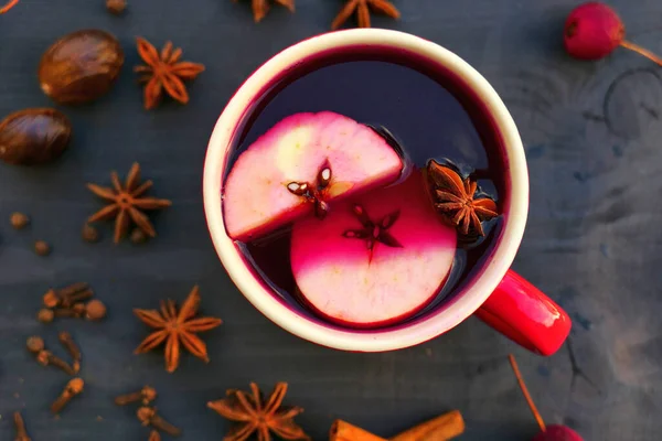 Vino Caliente Navidad Con Rodajas Manzana Especias —  Fotos de Stock