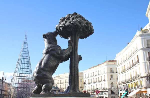 Madrid España Diciembre 2012 Estatua Oso Fresa Madrono Plaza Puerta —  Fotos de Stock