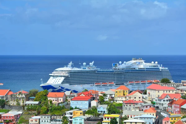 Grenada Caribbean Maaliskuu 2017 Royal Princess Ship Saint George Port — kuvapankkivalokuva