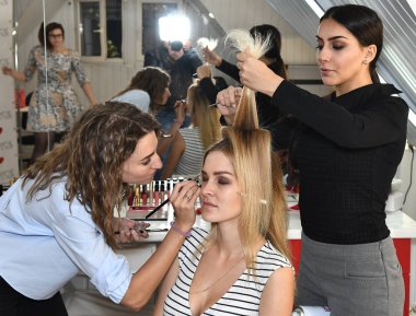 çok güzel bir kız