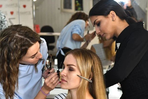 çok güzel bir kız