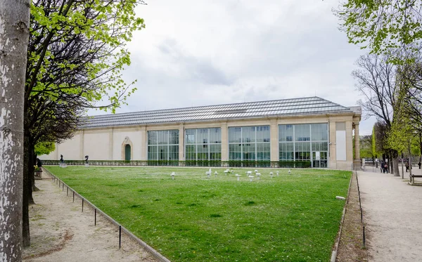 Die Muse de l 'orangerie (Orangeriemuseum) in den Gärten der Tuilerien in Paris lizenzfreie Stockfotos