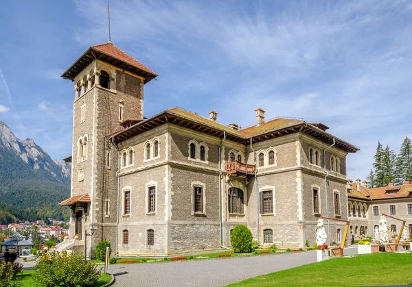 Castillo Cantacuzino Las Montañas Busteni Construido Estilo Arquitectónico Neoclásico Soleado —  Fotos de Stock