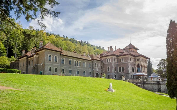 Cantacuzino Schloss Neoromanischen Baustil Busteni Stadt Rumänien Einem Sonnigen Sommertag Stockfoto