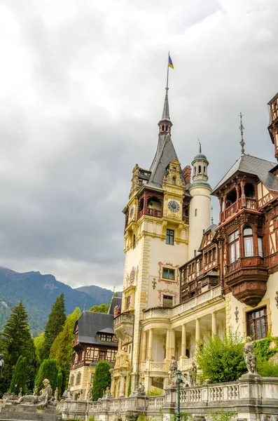 Peles Castle Big Tower Middle Beautiful Romania Cloudy Autumn Day — Stock Photo, Image