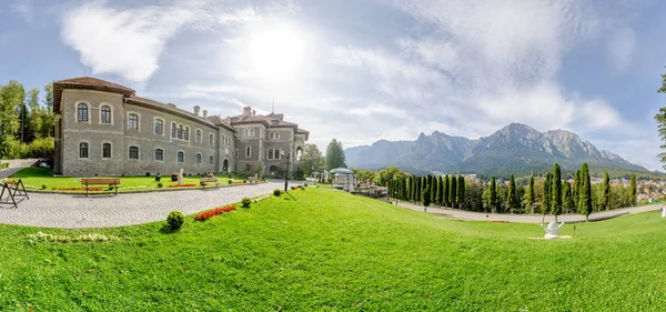 Castillo Cantacuzino Las Montañas Los Cárpatos Con Pico Caraiman Una —  Fotos de Stock