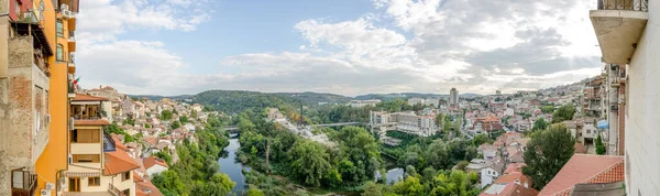 Veliko Tarnovo Ciudad Bulgaria Una Vista Panorámica Ultraancha Desde Parte — Foto de Stock