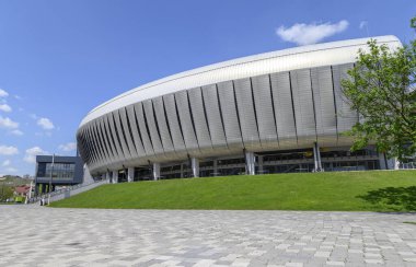 Romanya 'nın transilvania bölgesindeki Cluj Napoca' da, Cluj Arena adı verilen kabarcık şekilli metalik görünümlü fütüristik arena veya stadyum