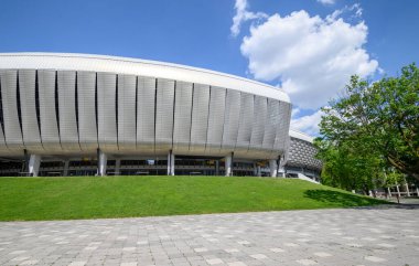 Romanya 'nın transilvania bölgesindeki Cluj Napoca' da, Cluj Arena adı verilen kabarcık şekilli metalik görünümlü fütüristik arena veya stadyum